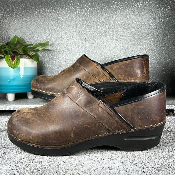 Dansko Brown Leather Professional Mules Clogs Shoes EU 38 US 7.5 8 - Picture 1 of 8
